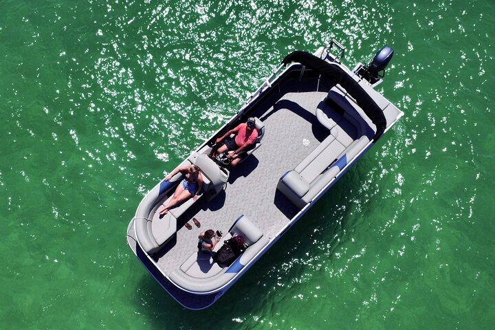 Halvdag 60HP Pontoon uthyrning till Shell Island