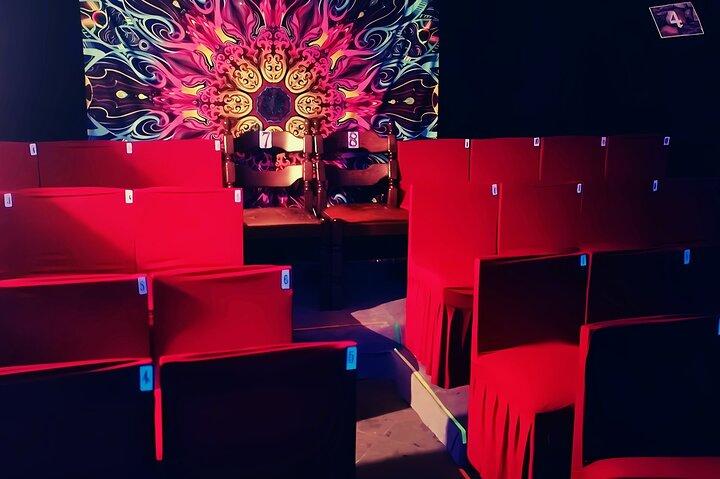 Underground Black Light Theatre interaktiv show i Prag