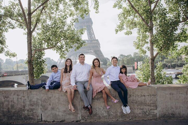 Paris - Familienfotoshooting mit kinderfreundlichem lokalen Fotografen