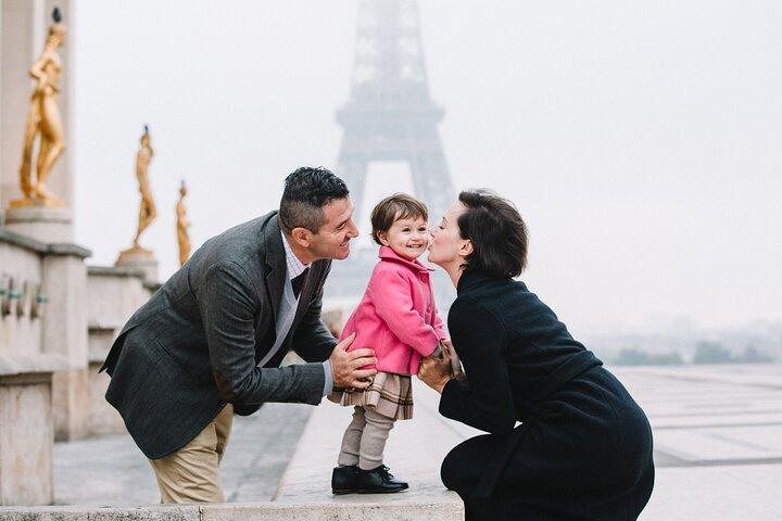 Paris - Familienfotoshooting mit kinderfreundlichem lokalen Fotografen