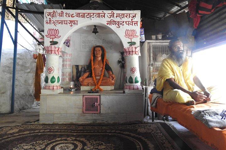 Rishikesh: Himalayan Cave Hike with Beatles Ashram visit