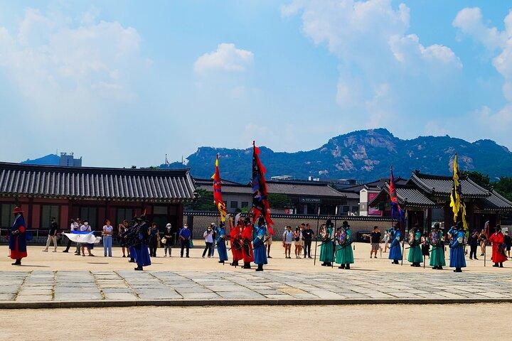 [Tour privato] Seoul highlights con un palazzo e un mercato alimentare