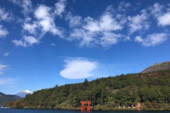 箱根海賊船とロープウェイで行く富士山ショッピング日帰りツアー