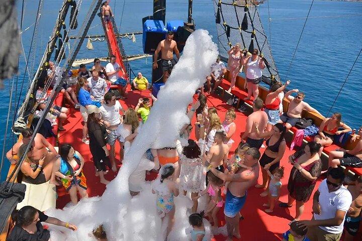 All-inclusive Alanya Piratenboottour met lunch en drankjes