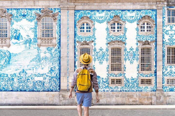 Private car transfer from Lisbon to Porto with 2h for sightseeing
