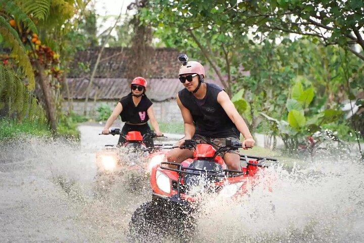 川、田んぼ、トンネル、滝を抜けるKuber ATV Bali