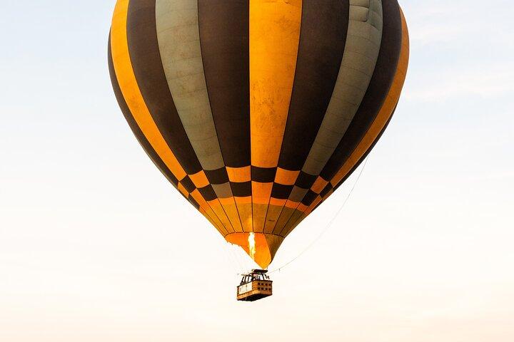 Serengeti Heißluftballonflug mit Champagnerfrühstück
