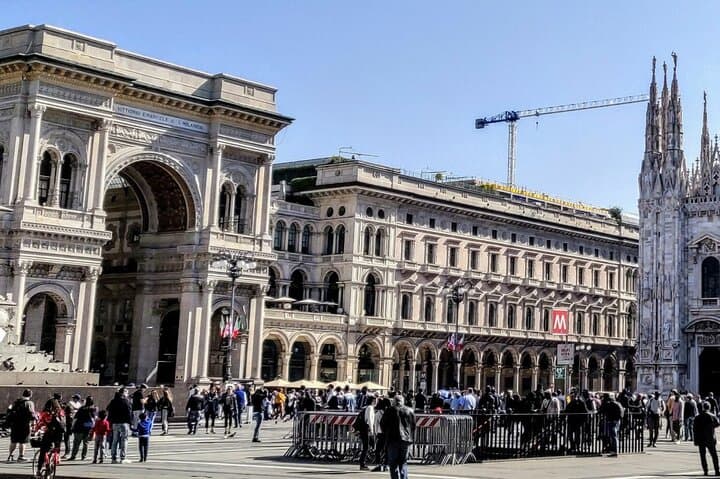 10 Hours Milan Private Tour with Pickup and Drop From Bellagio