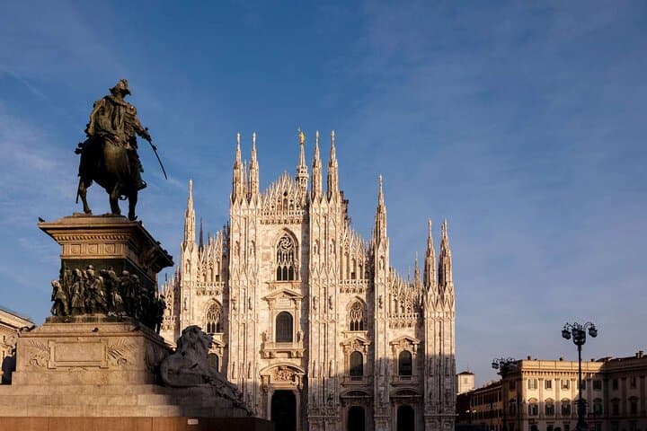 10 Hours Milan Private Tour with Pickup and Drop From Bellagio
