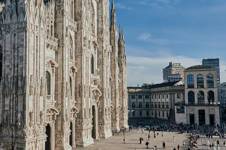 10 Hours Milan Private Tour with Pickup and Drop From Bellagio