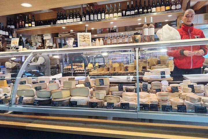 Paris Marché d’Aligre Walking Tour with Chocolate and Cheese Tasting