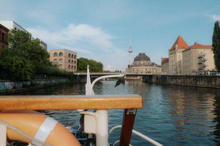 1h Sightseeing-Kreuzfahrt mit historischem Dampfschiff Kaiser Friedrich