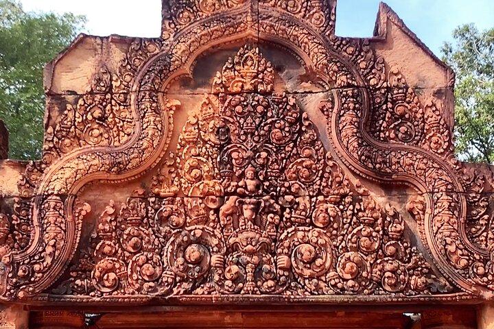 バンテアイ・スレイ寺院とベン・メレア寺院