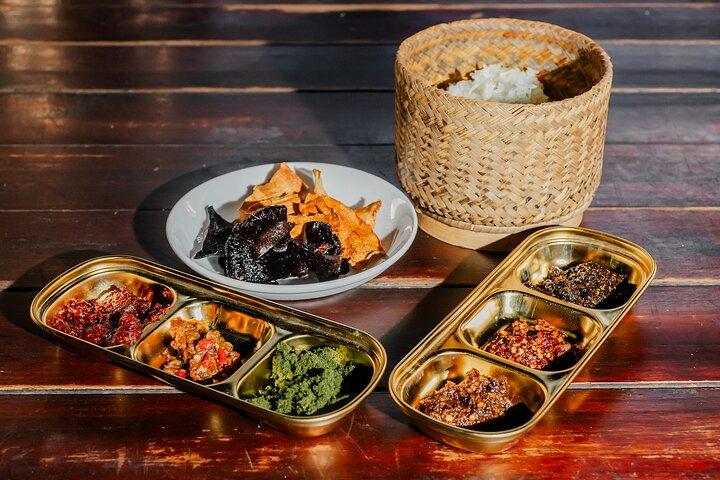 15種類以上のテイスティングが楽しめるPrabang Plates Food Tour