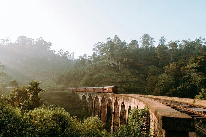 Billete de tren panorámico de primera clase desde Kandy a Ella