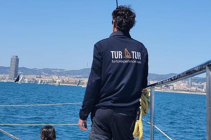ウェルカムドリンクを飲みながら、海からバルセロナを楽しみましょう。