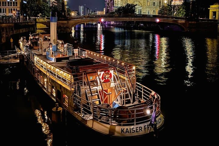 Old Berlin Beer Evening Sunset Cruise on Steamship