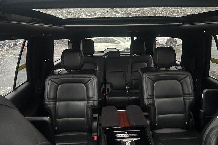 EWR, LGA, JFK Privater Flughafentransfer in NYC mit SUV oder Limousine