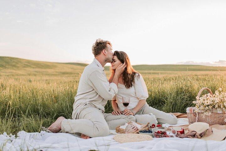 Pique-nique romantique au coucher du soleil en Cappadoce