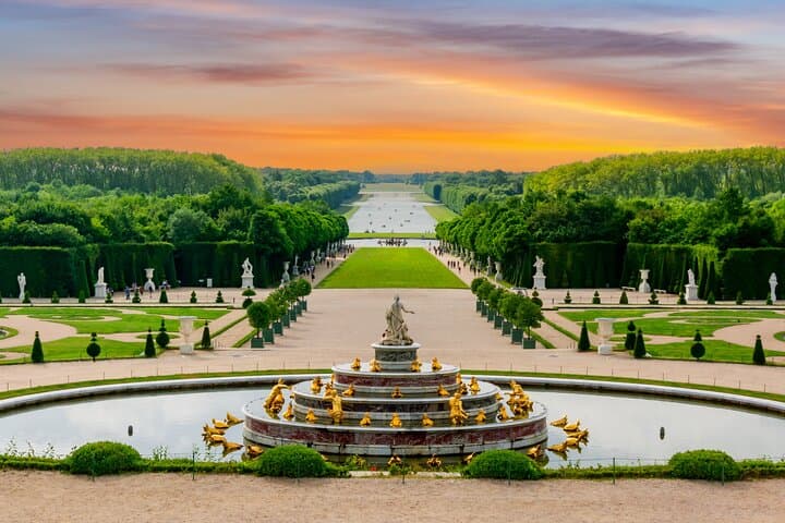 Versailles Small Group Guided Tour by Minibus from Paris