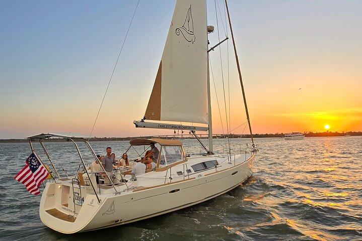 Vela privata di lusso al tramonto sul 50ft Sailing Yacht Fate BYOB