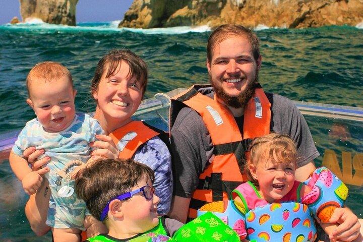 Gita in barca con fondo di vetro nella baia di Los Cabos