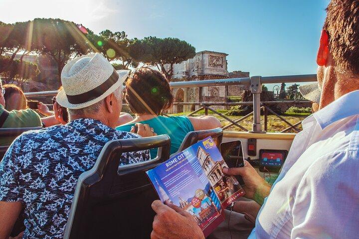 Autobús turístico con traslados al puerto de Civitavecchia, Roma