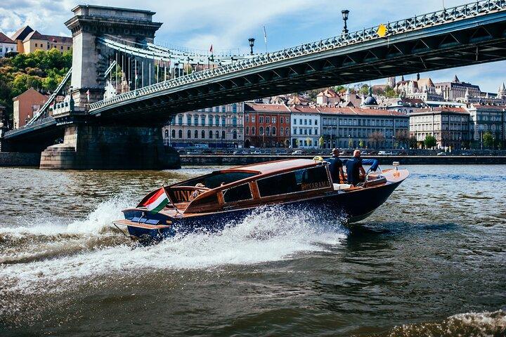 Cruzeiro turístico privado do Danúbio em Budapeste