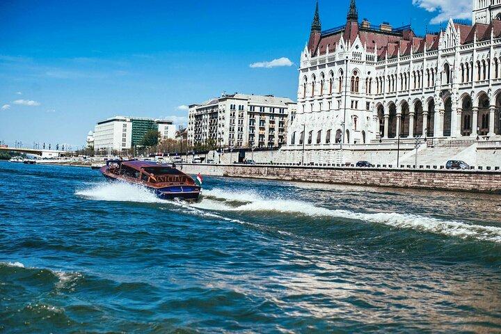 Cruzeiro turístico privado do Danúbio em Budapeste