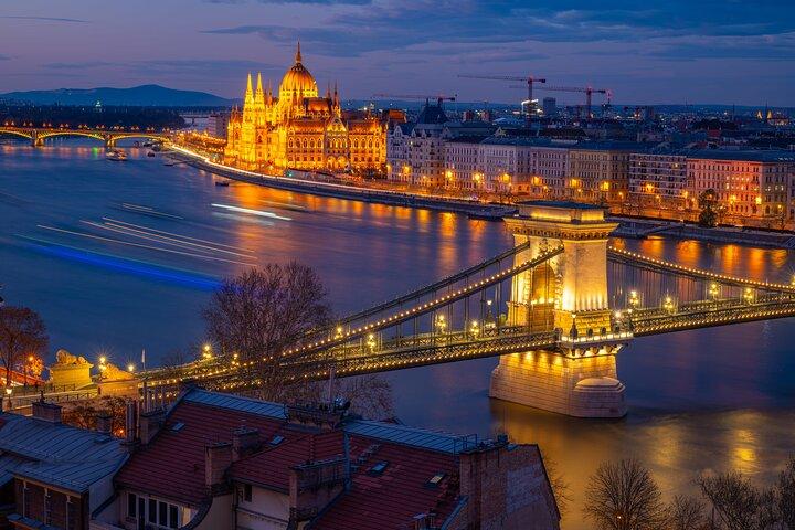 Private Budapest Tour with Thermal Bath or Market Visit