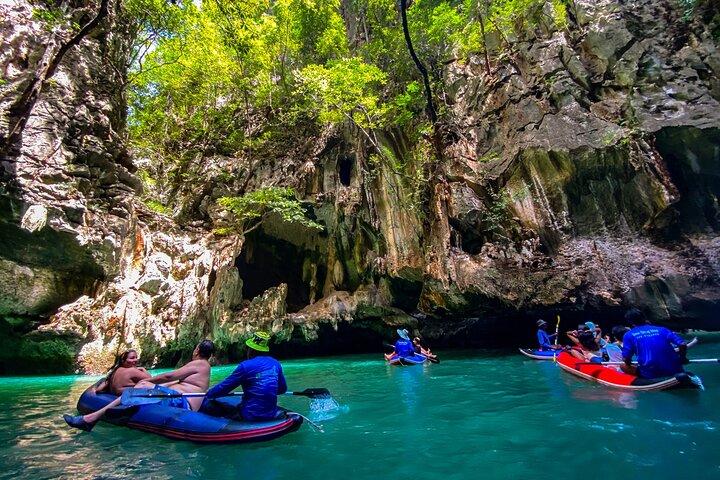Excursión en canoa por la isla James Bond en barco desde Phuket