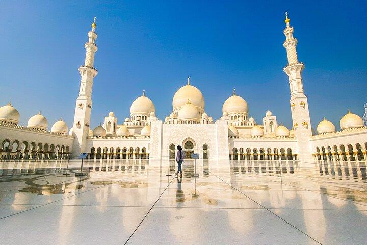 Excursion d'une journée à Abu Dhabi avec entrée au Qasr Al Watan