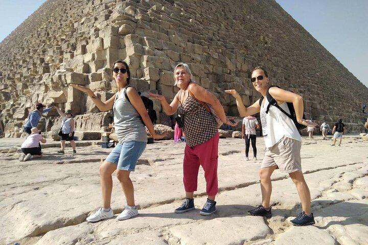Private halbtägige Pyramidentour mit Kamel und Mittagessen