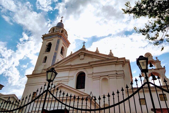 Buenos Aires : Deluxe Walking Tour Like a Local, Recoleta Cemetery（ブエノスアイレス：レコレタ墓地のようなデラックスウォーキングツアー）
