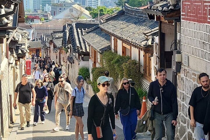 Private Day Tour & Experience wearing Hanbok at Seoul City Tour