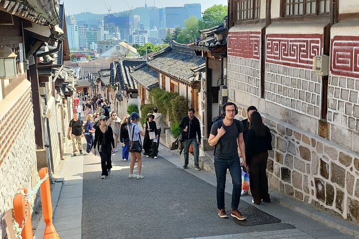 Private Day Tour & Experience wearing Hanbok at Seoul City Tour