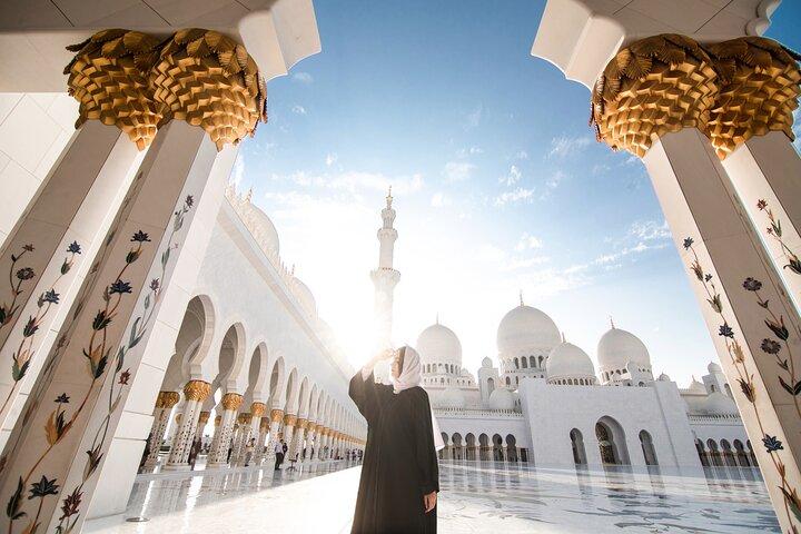 Excursion privée d'une journée complète à Abu Dhabi avec café en or 24 carats