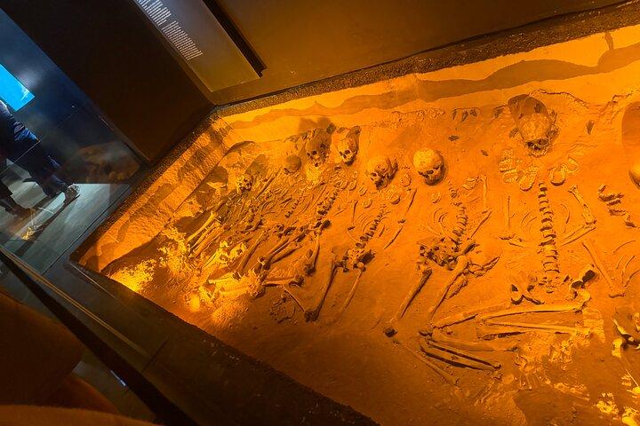 Il tour di Teotihuacan include grotte e una storia mistica