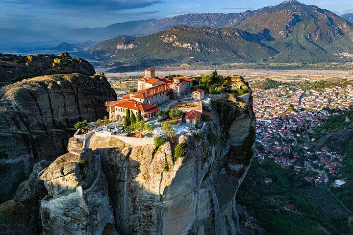 Tour privado de dia inteiro em Atenas Meteora Monasters & Highligh