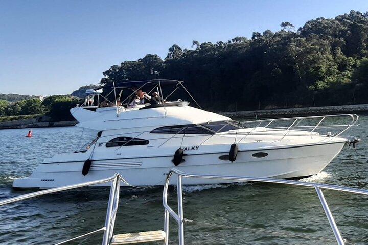 Porto: Luxury Yacht Cruise on the Douro River and Estuary Reserve