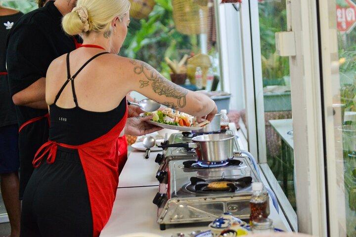 Phuket Thai Cooking Class con tour del mercato e ritiro dall'hotel