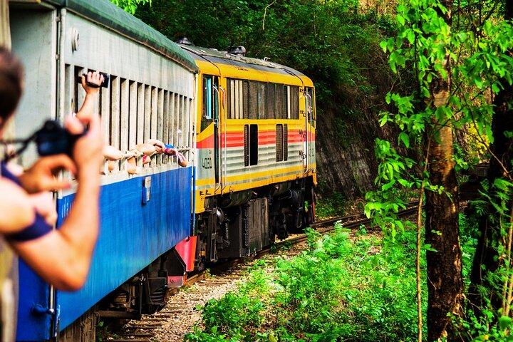 De Banguecoque: Death Railway & Hellfire Pass Tour com almoço