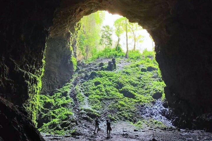 Uma viagem de um dia: A magia da caverna de Jomblang e a emoção de Timang