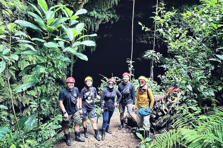 Uma viagem de um dia: A magia da caverna de Jomblang e a emoção de Timang