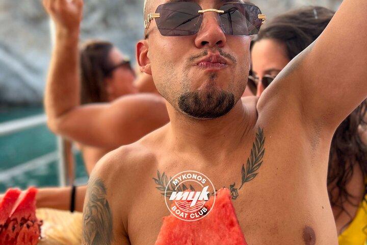 Fiesta en barco en Mykonos