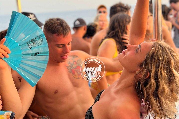 Fiesta en barco en Mykonos