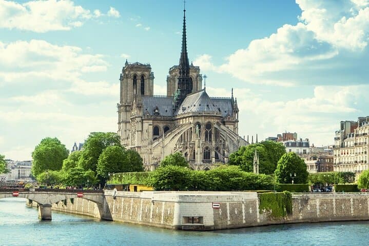 Notre Dame Cathedral Guided Tour with Flexible Options