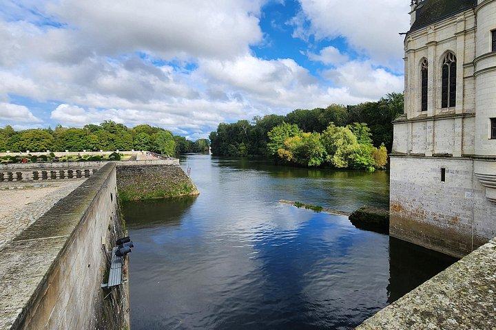 Loire Valley Castles with Wine Tasting daytrip from Paris
