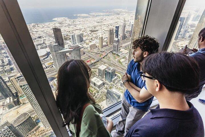 Burj Khalifa En La Parte Superior de la Plataforma de Observación