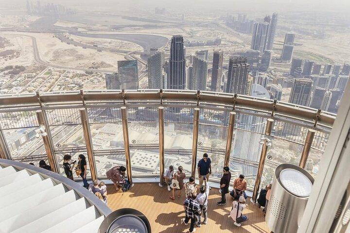 Burj Khalifa En La Parte Superior de la Plataforma de Observación